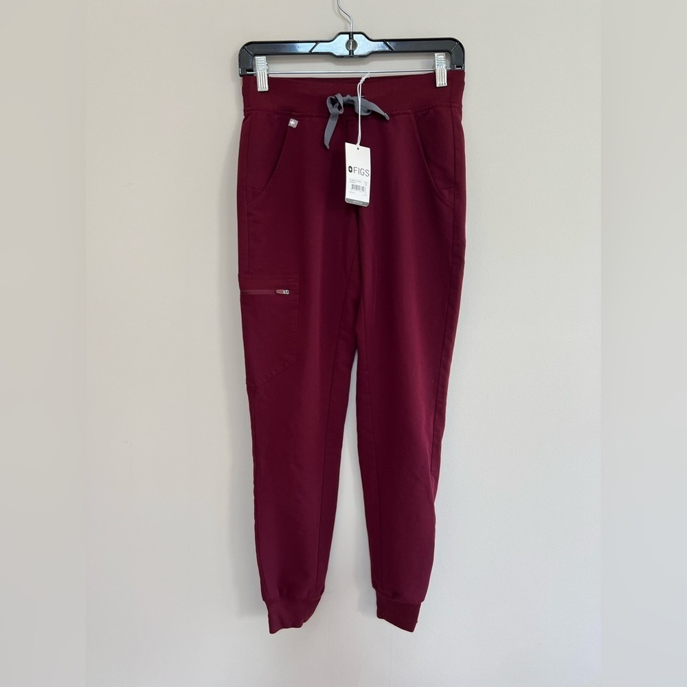 FIGS NWT High Waisted Zamora Jogger Scrub Pants in Burgundy, size XXS